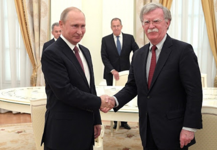 Bolton - Putinova slova, která prý nebyla přeložena!