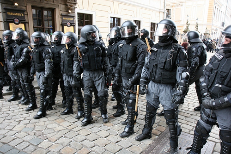 To tu ještě nebylo. Německá policie dostala povolení a může kdykoliv zasahovat na území ČR